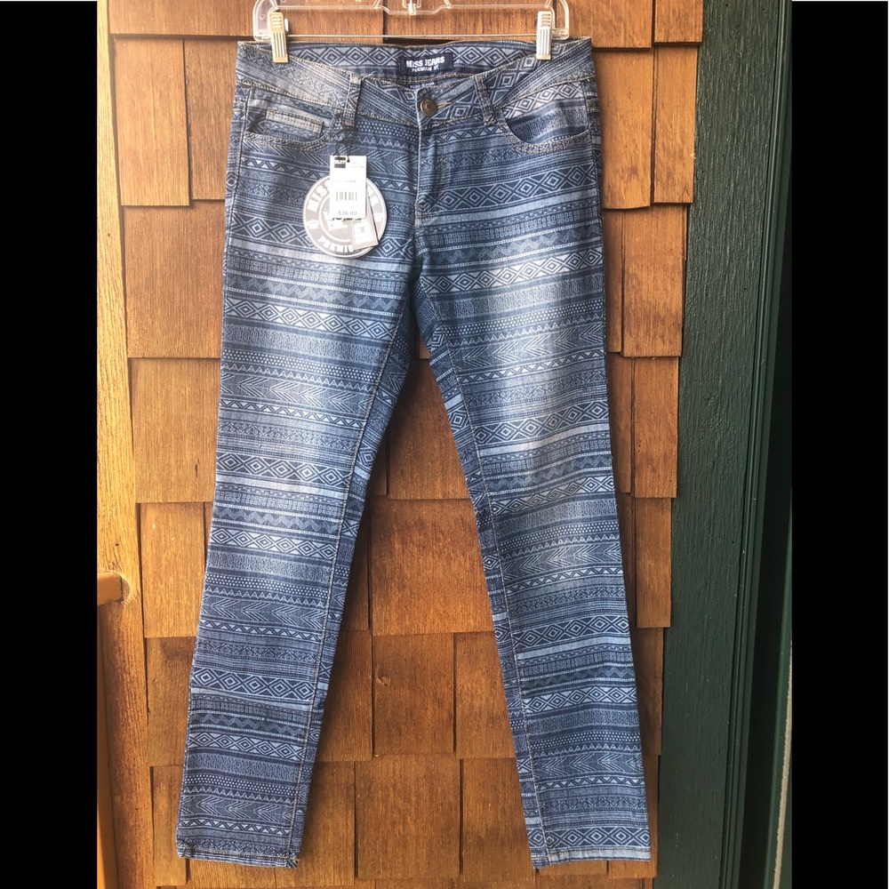 NWT Miss Jeans Premium NY Stretch Aztec Tribal Printed Jeans Size 7
